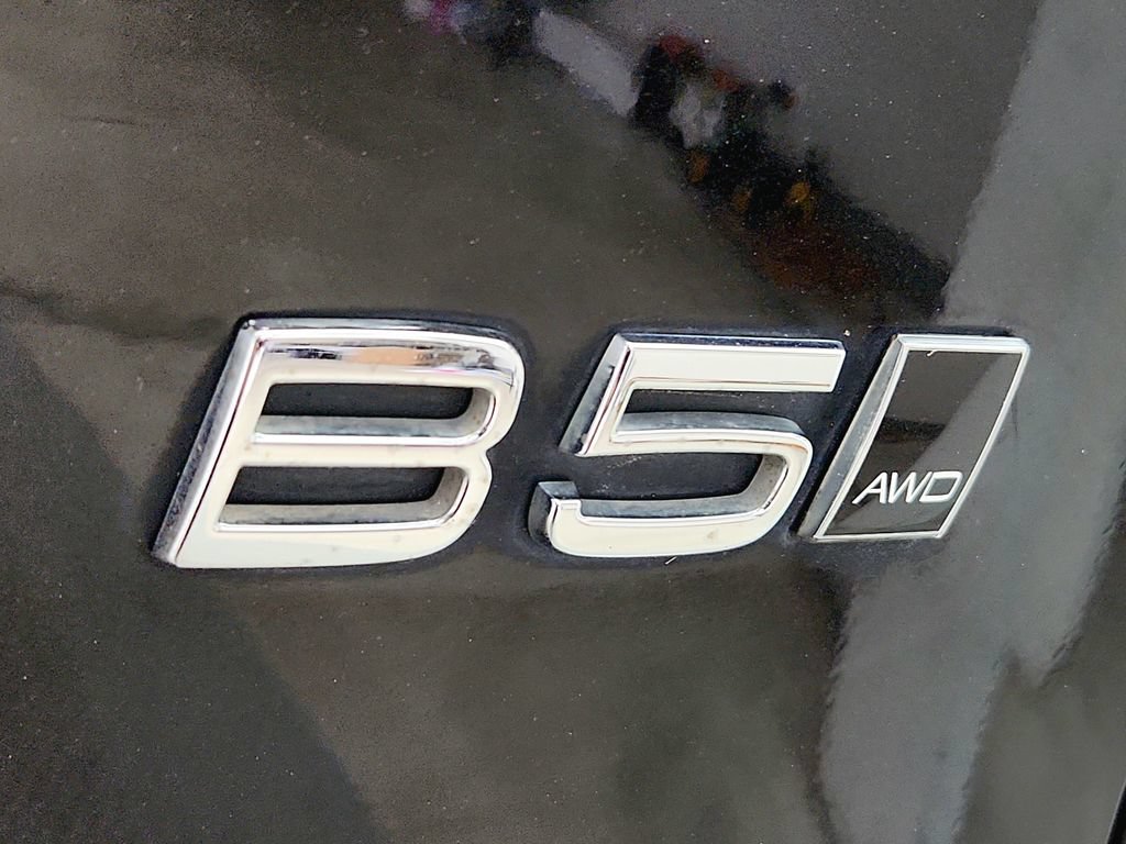 Used 2023 Volvo XC40 B5 Plus AWD/4WD image 38