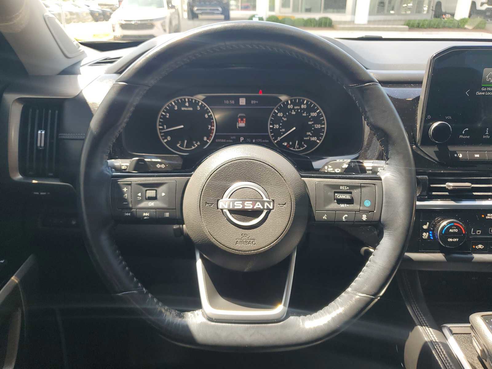 Used 2022 Nissan Pathfinder Platinum AWD/4WD image 11