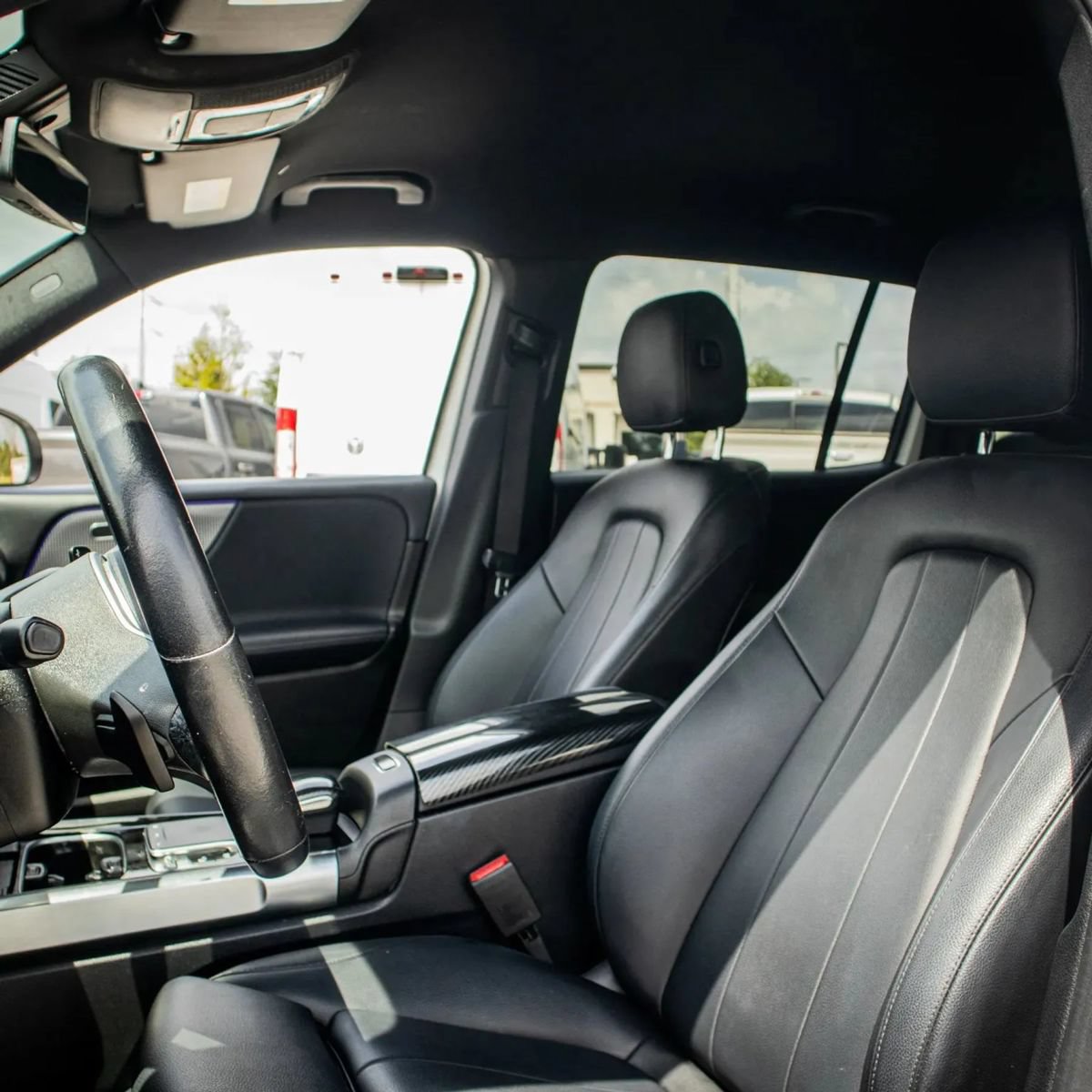 Used 2020 Mercedes-Benz GLB 250 w/ Premium Package image 29