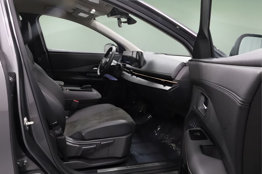 Used 2024 Nissan Ariya AWD image 17