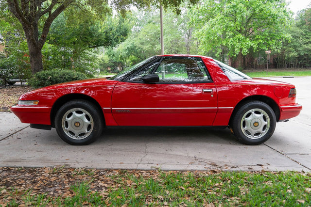 Used 1991 Buick Reatta Coupe FWD image 3