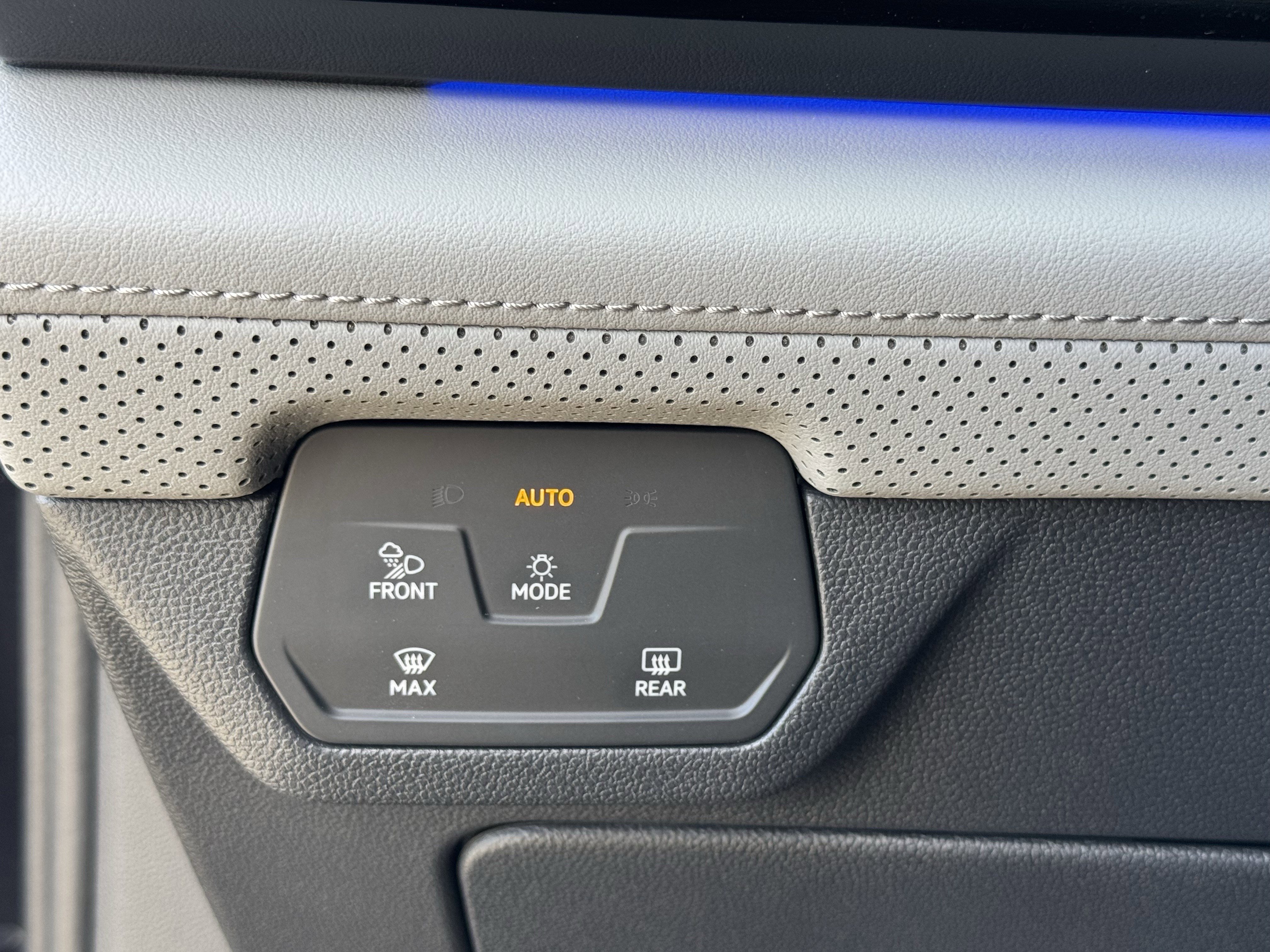 Certified 2025 Volkswagen Atlas Peak Edition SE image 30