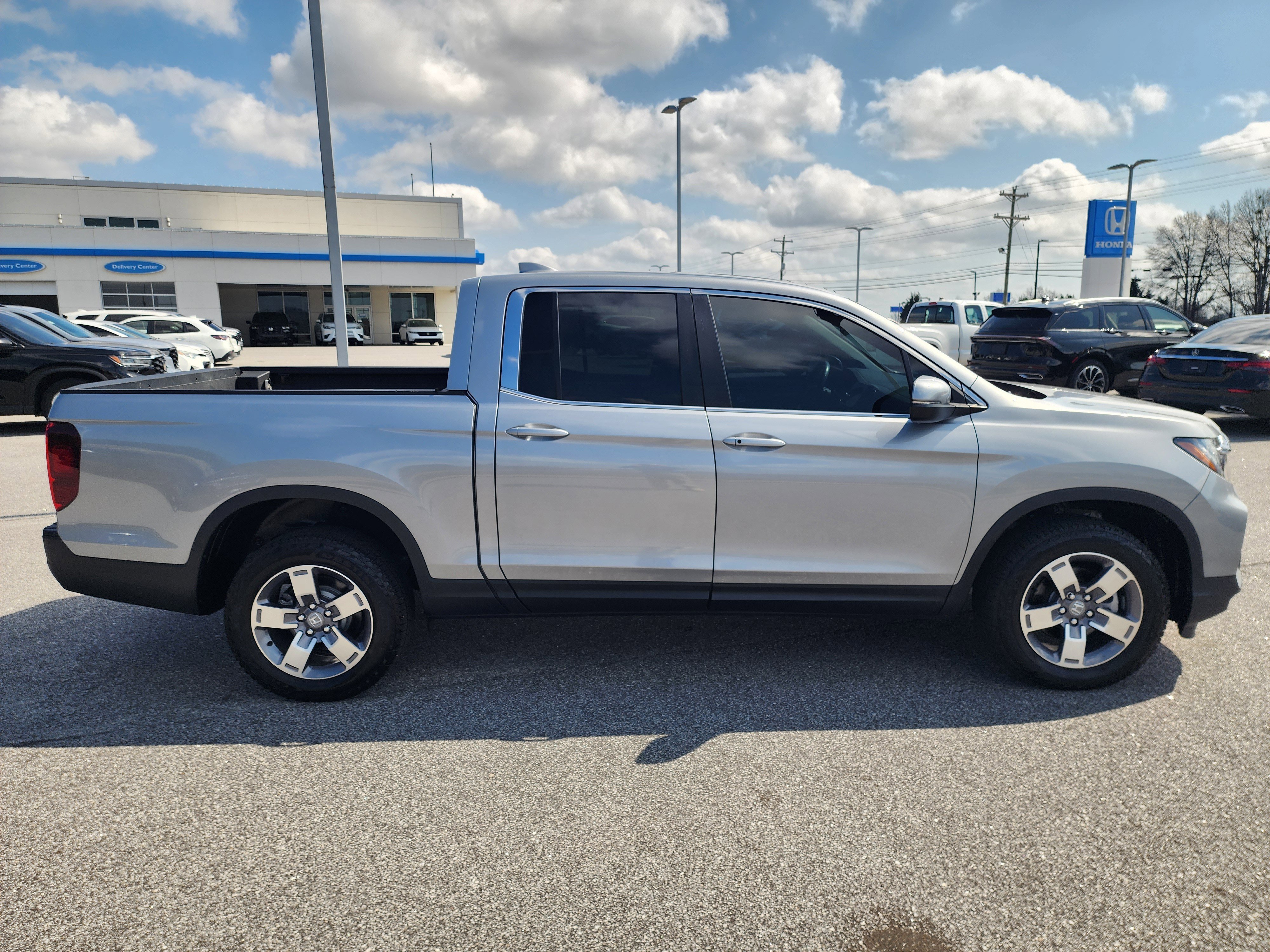 Certified 2024 Honda Ridgeline RTL image 3