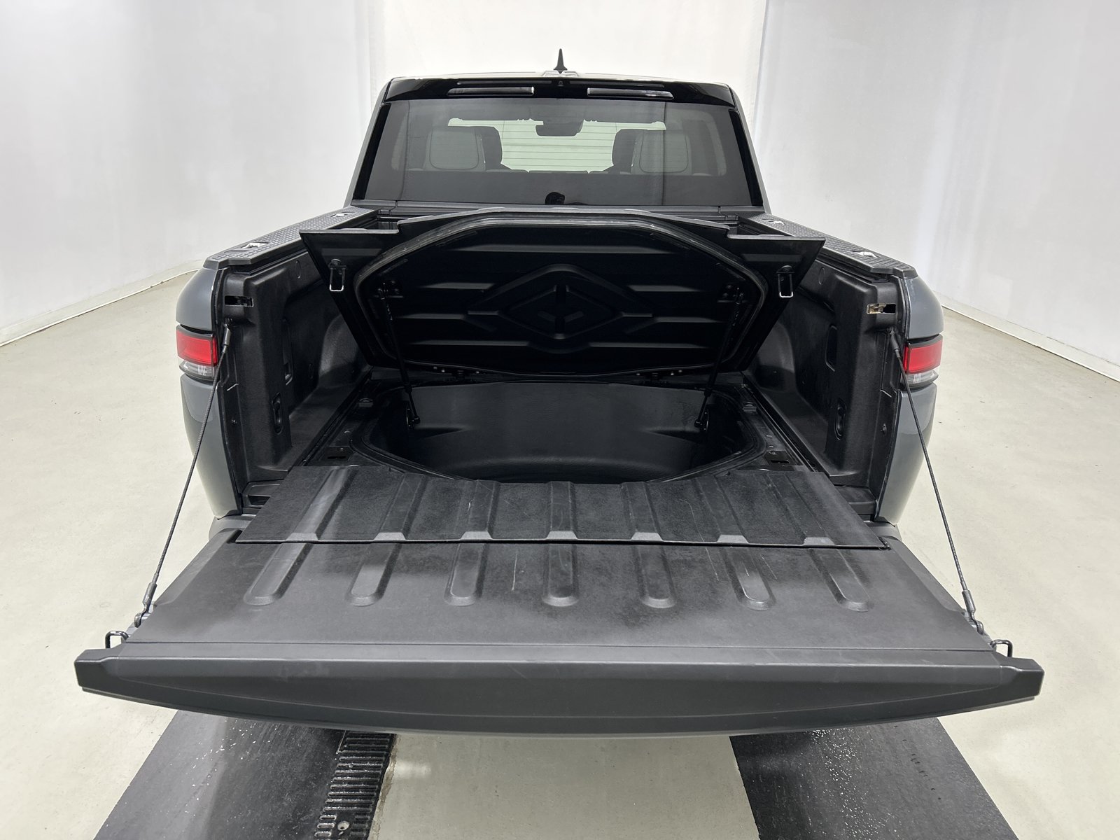 Used 2023 Rivian R1T Adventure AWD/4WD image 15
