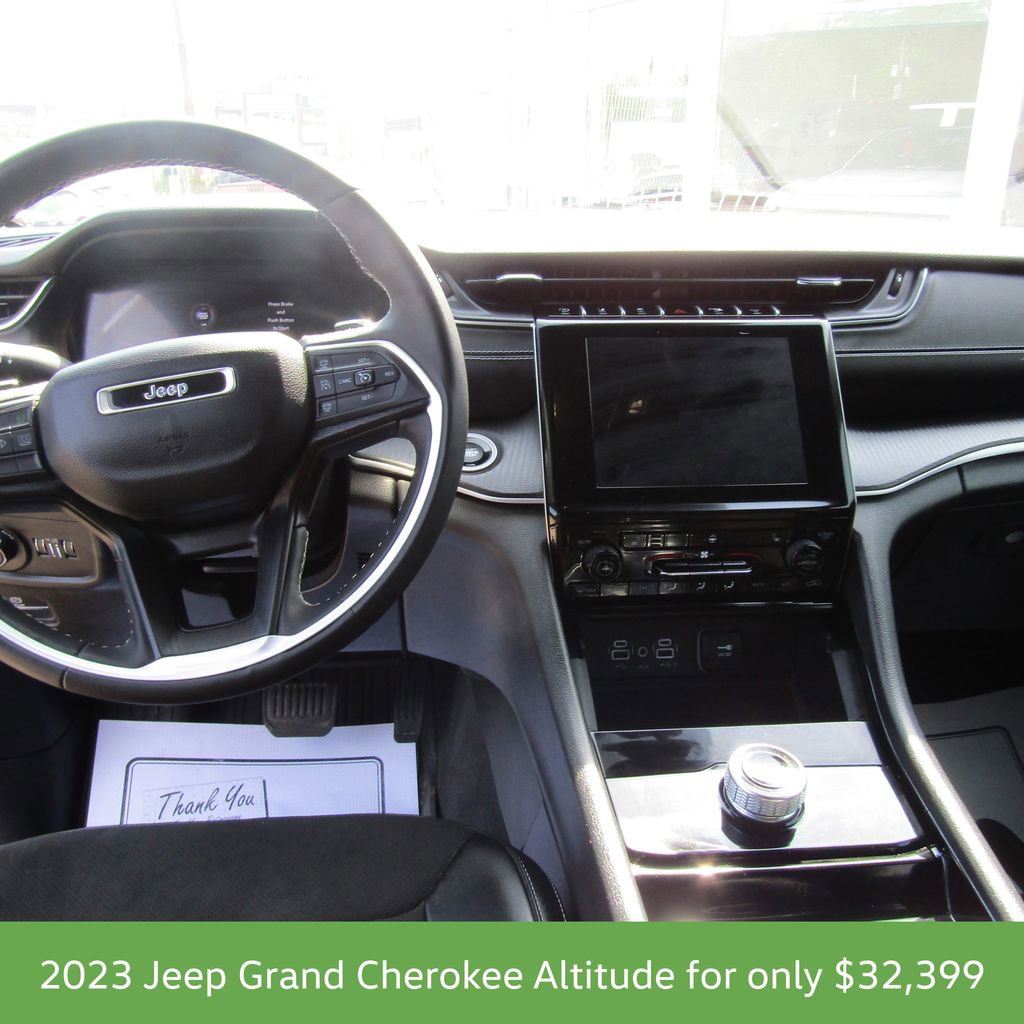 Used 2023 Jeep Grand Cherokee Altitude AWD/4WD image 13