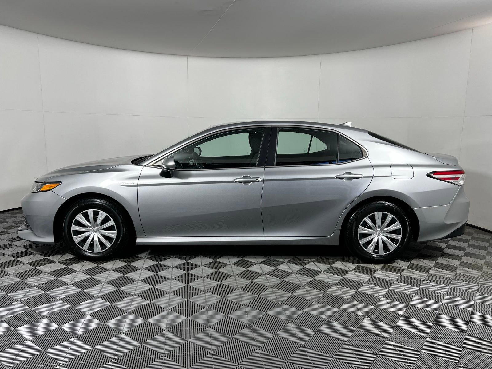 Certified 2020 Toyota Camry LE image 8