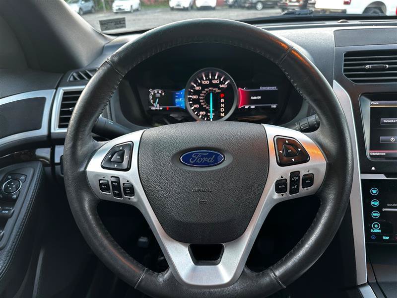 Used 2015 Ford Explorer Limited w/ Equipment Group 301A AWD/4WD image 34