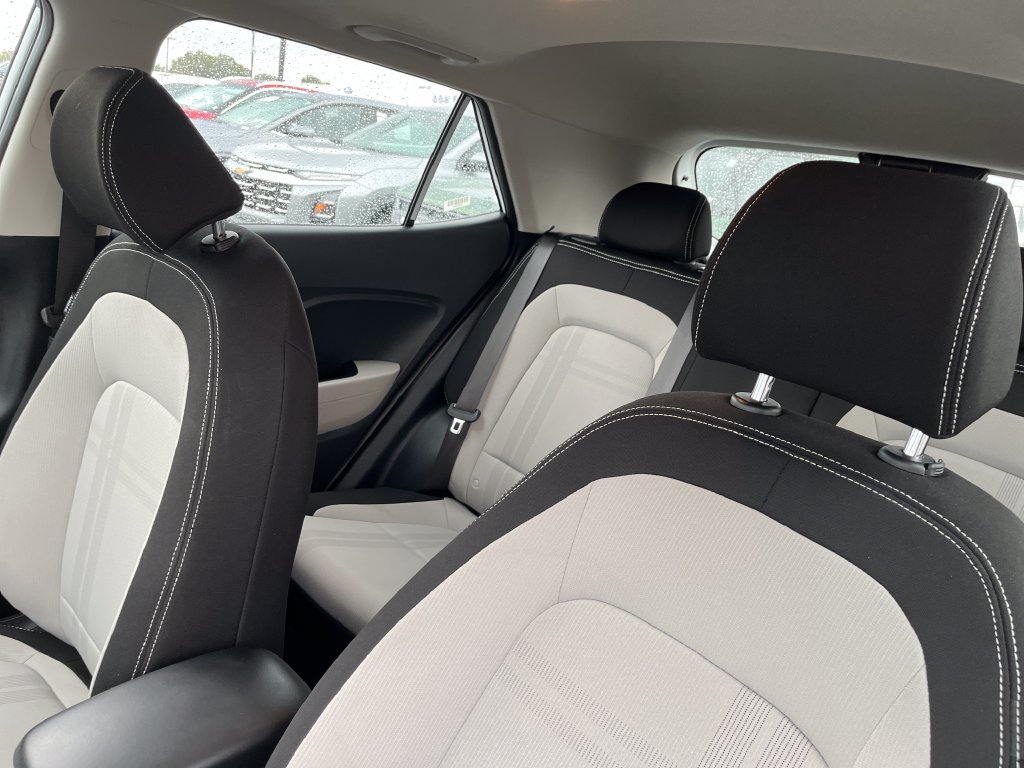 Used 2025 Hyundai Venue SEL FWD image 12