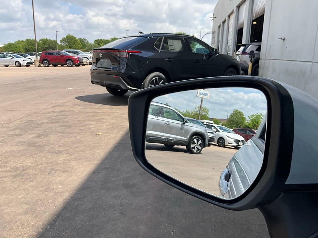 Used 2025 Nissan Versa SV image 18