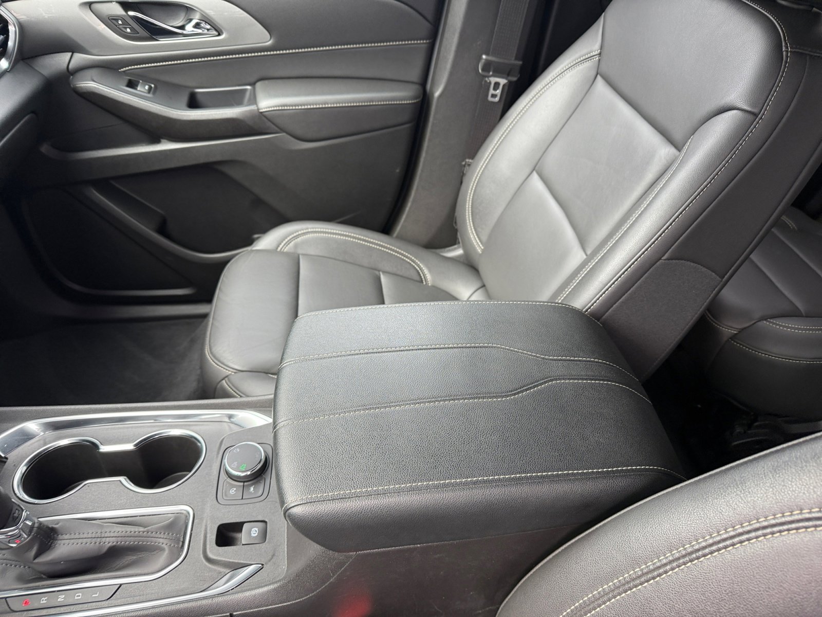 Used 2022 Chevrolet Traverse LT image 14