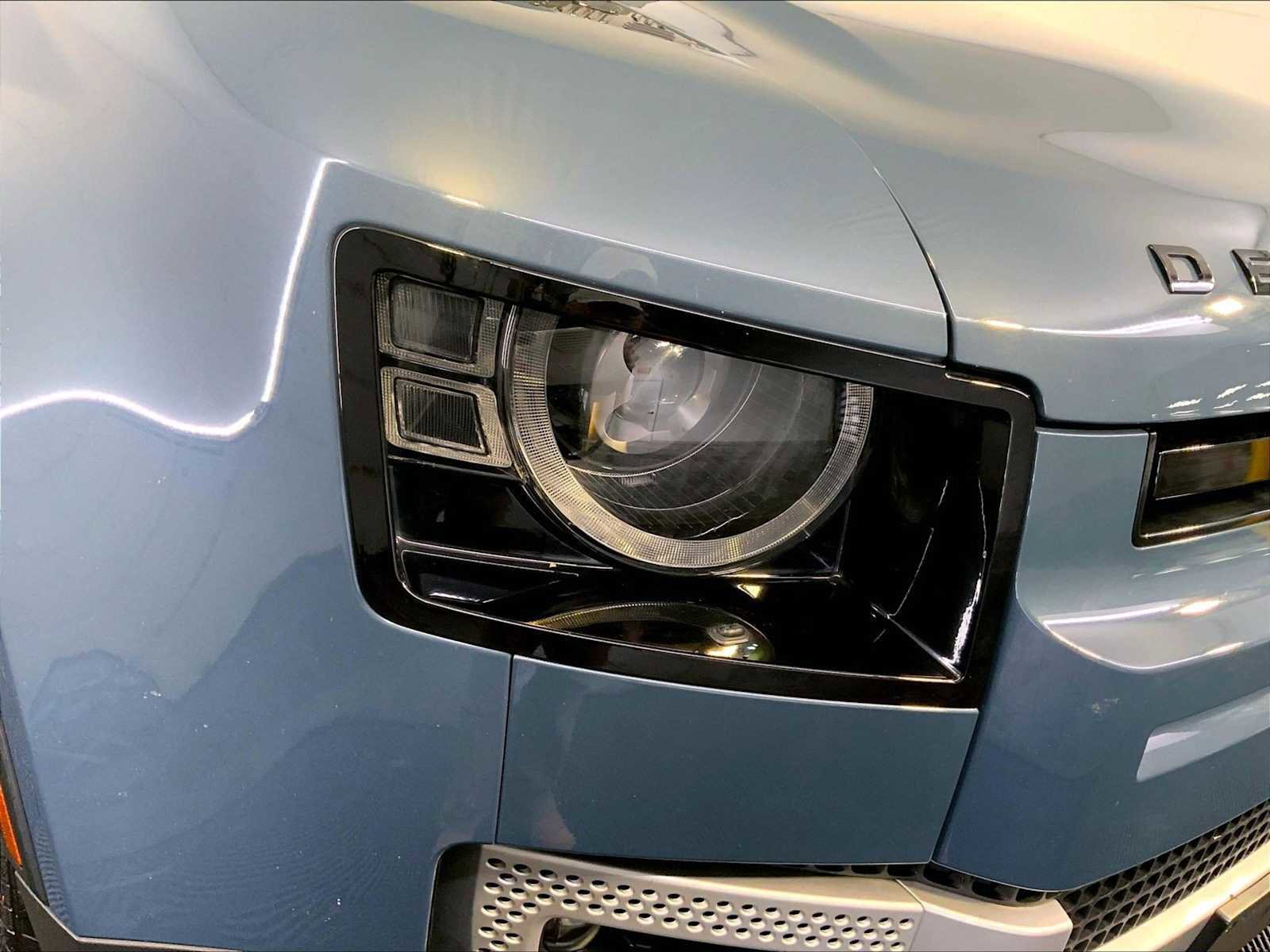 Used 2020 Land Rover Defender 110 SE image 12