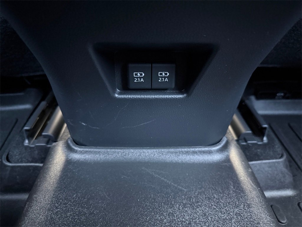 Used 2021 Toyota Venza XLE image 31