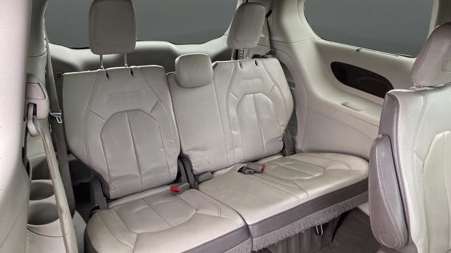 Used 2017 Chrysler Pacifica Touring-L Plus w/ Advanced Safetytec Group FWD image 27