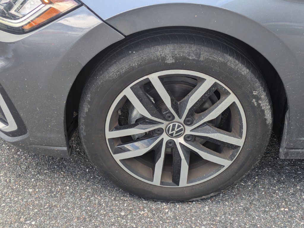 Used 2025 Volkswagen Jetta SE FWD image 16