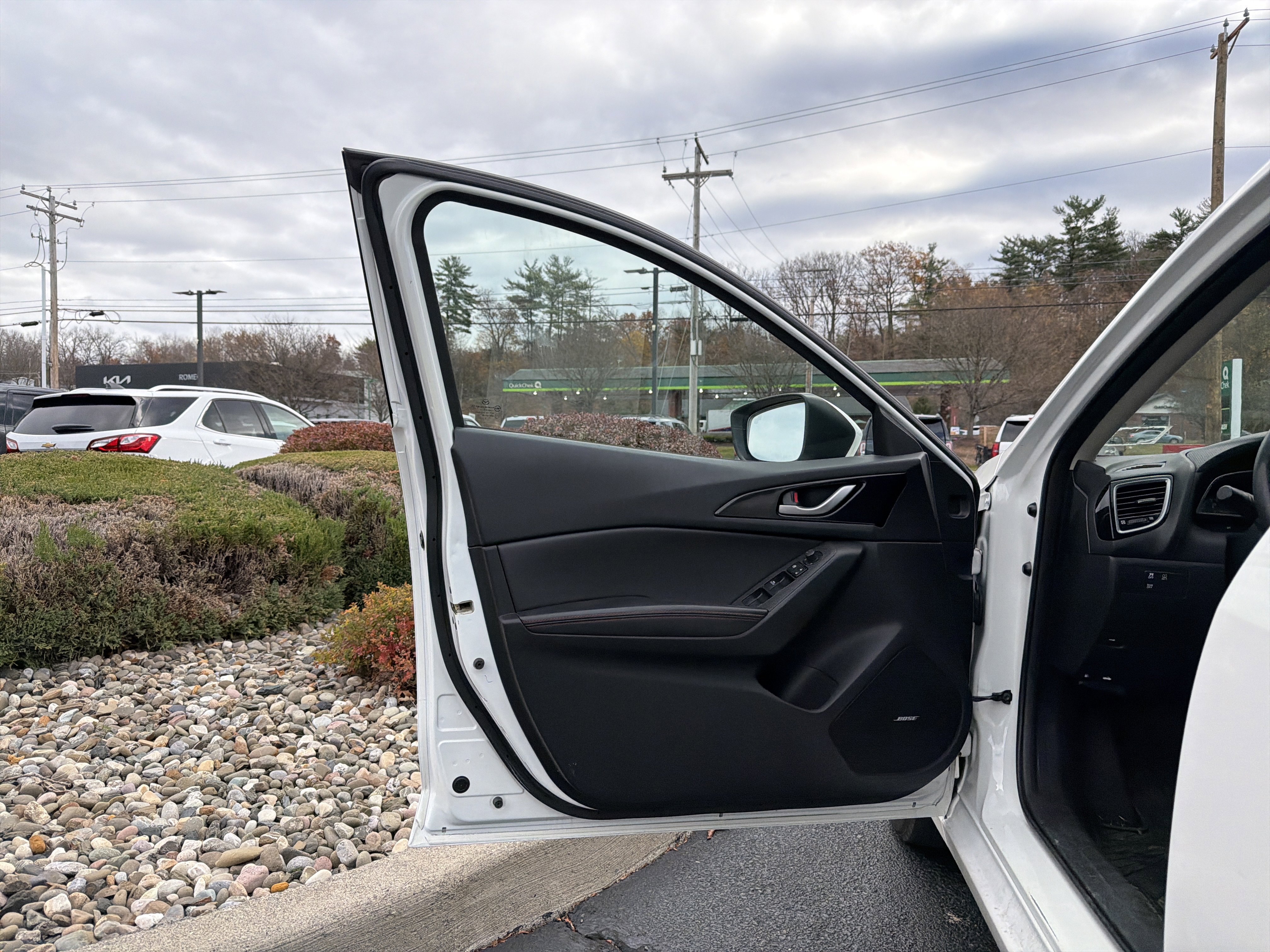 Used 2015 MAZDA MAZDA3 i Grand Touring image 11