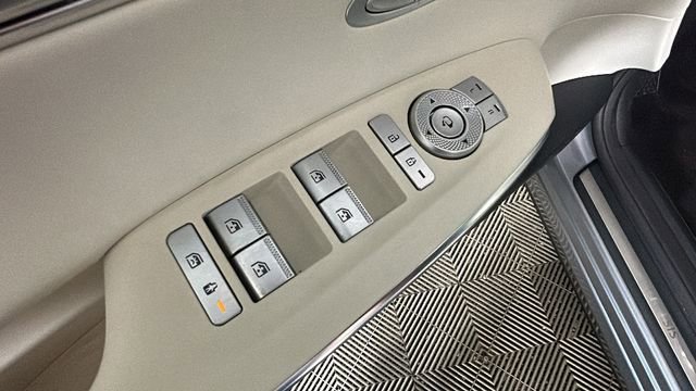 Used 2024 Genesis Electrified GV70 AWD/4WD image 11