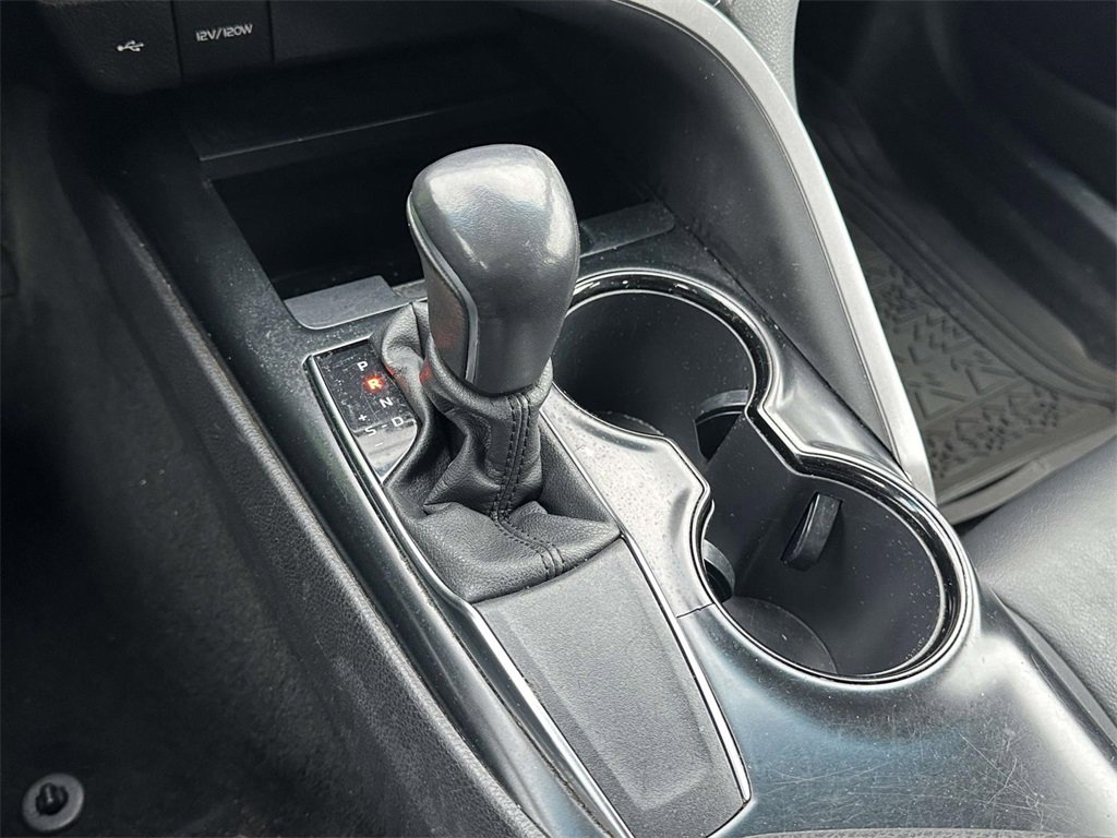 Used 2020 Toyota Camry SE image 26