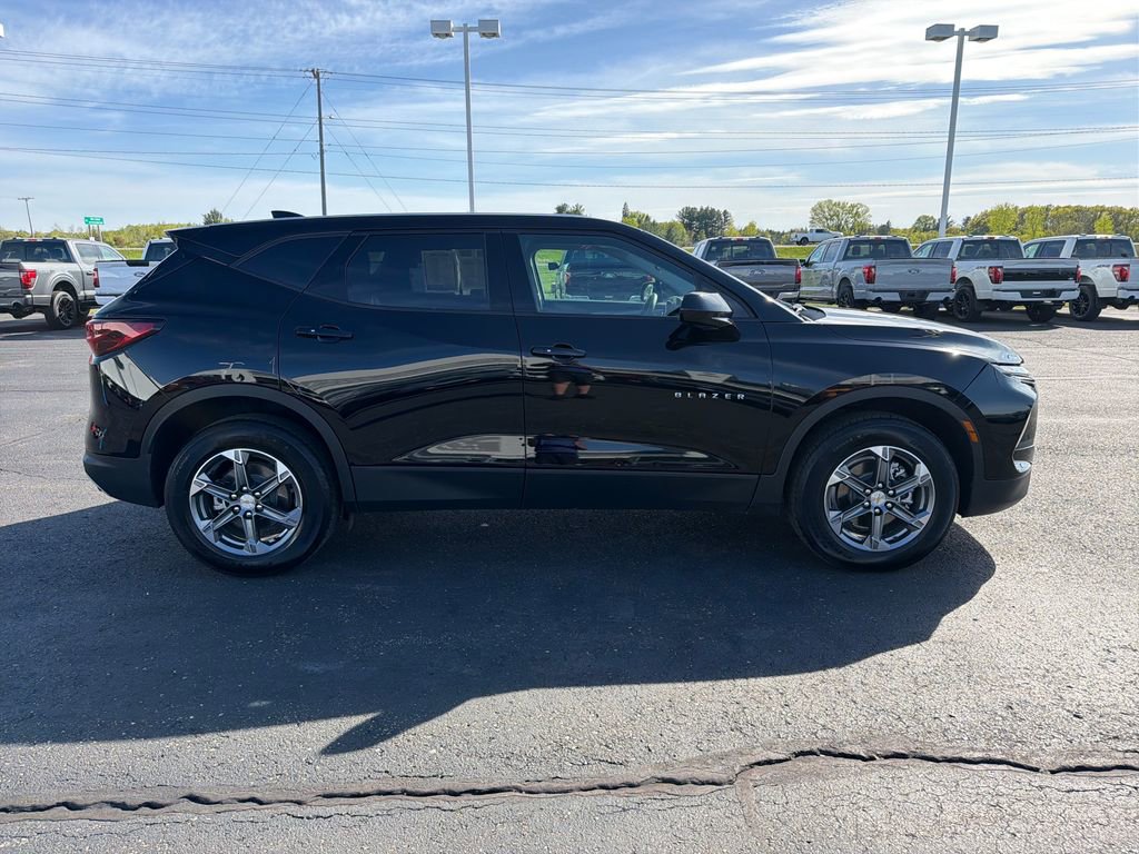 Used 2025 Chevrolet Blazer LT AWD/4WD image 6
