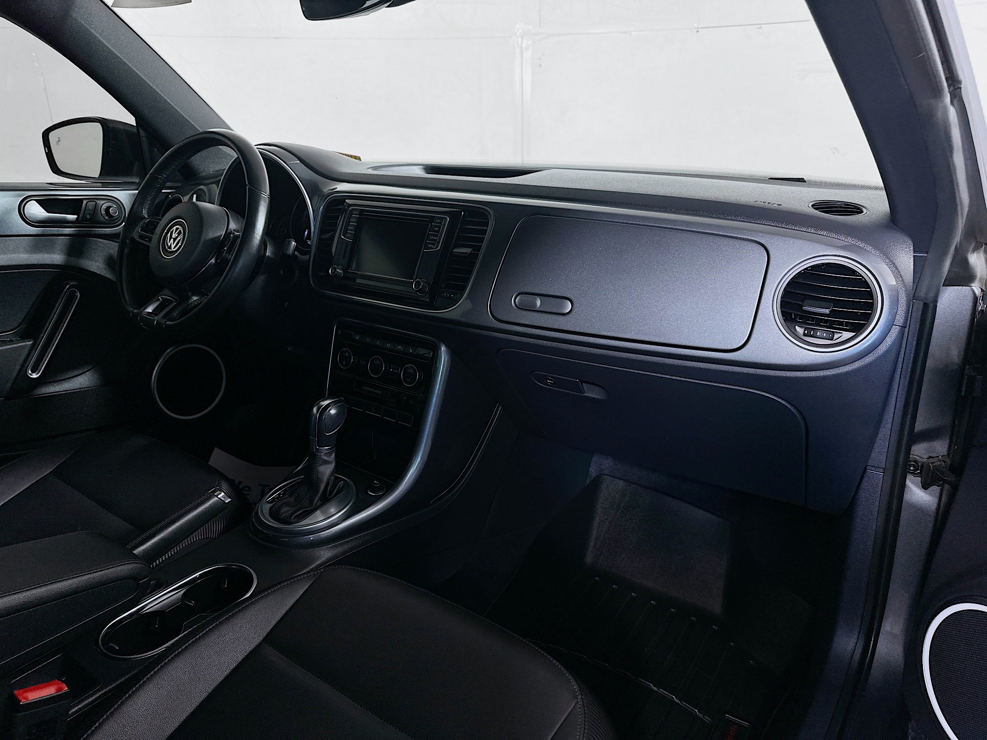 Used 2019 Volkswagen Beetle 2.0T SE FWD image 26