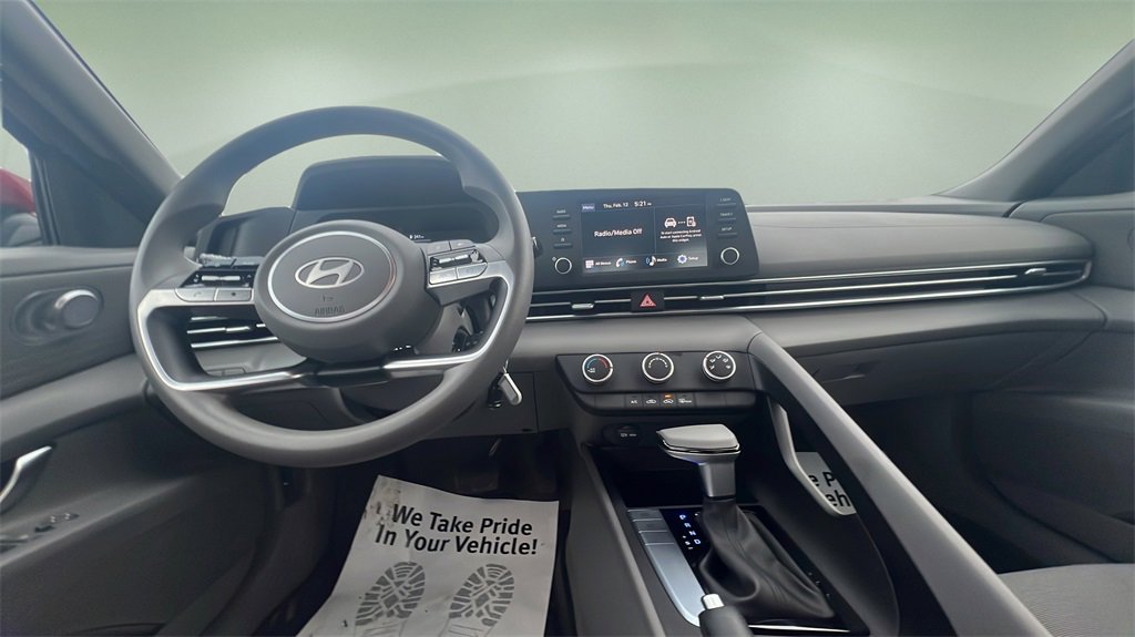 Certified 2024 Hyundai Elantra SE image 13