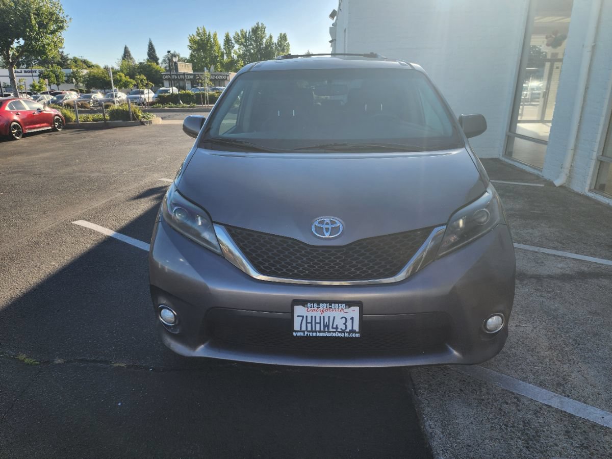Used 2015 Toyota Sienna SE w/ SE Preferred Package FWD image 6