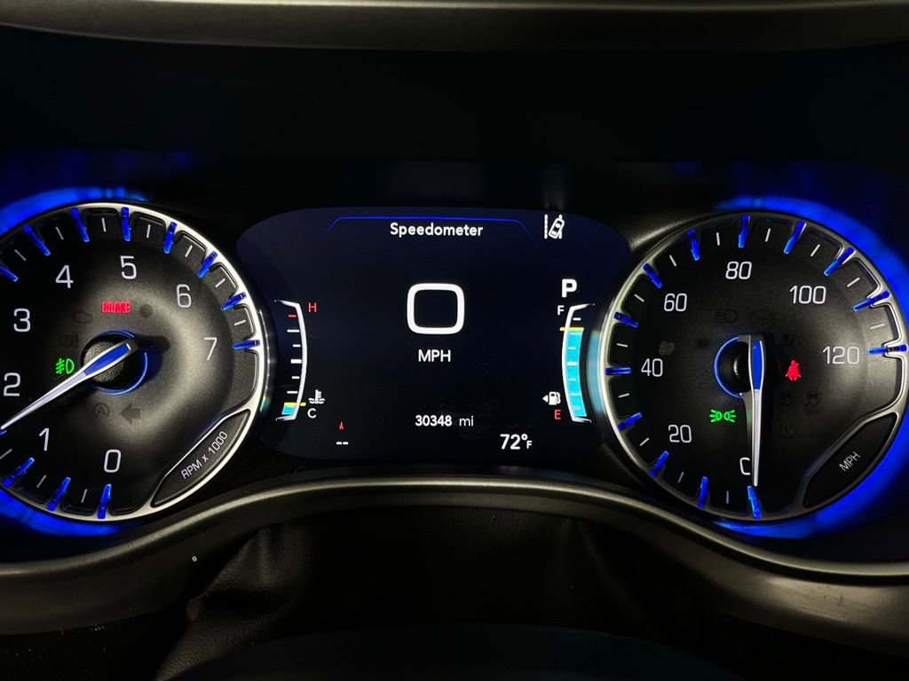 Used 2025 Chrysler Pacifica Select image 18