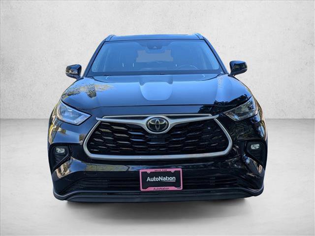 Used 2020 Toyota Highlander XLE image 2