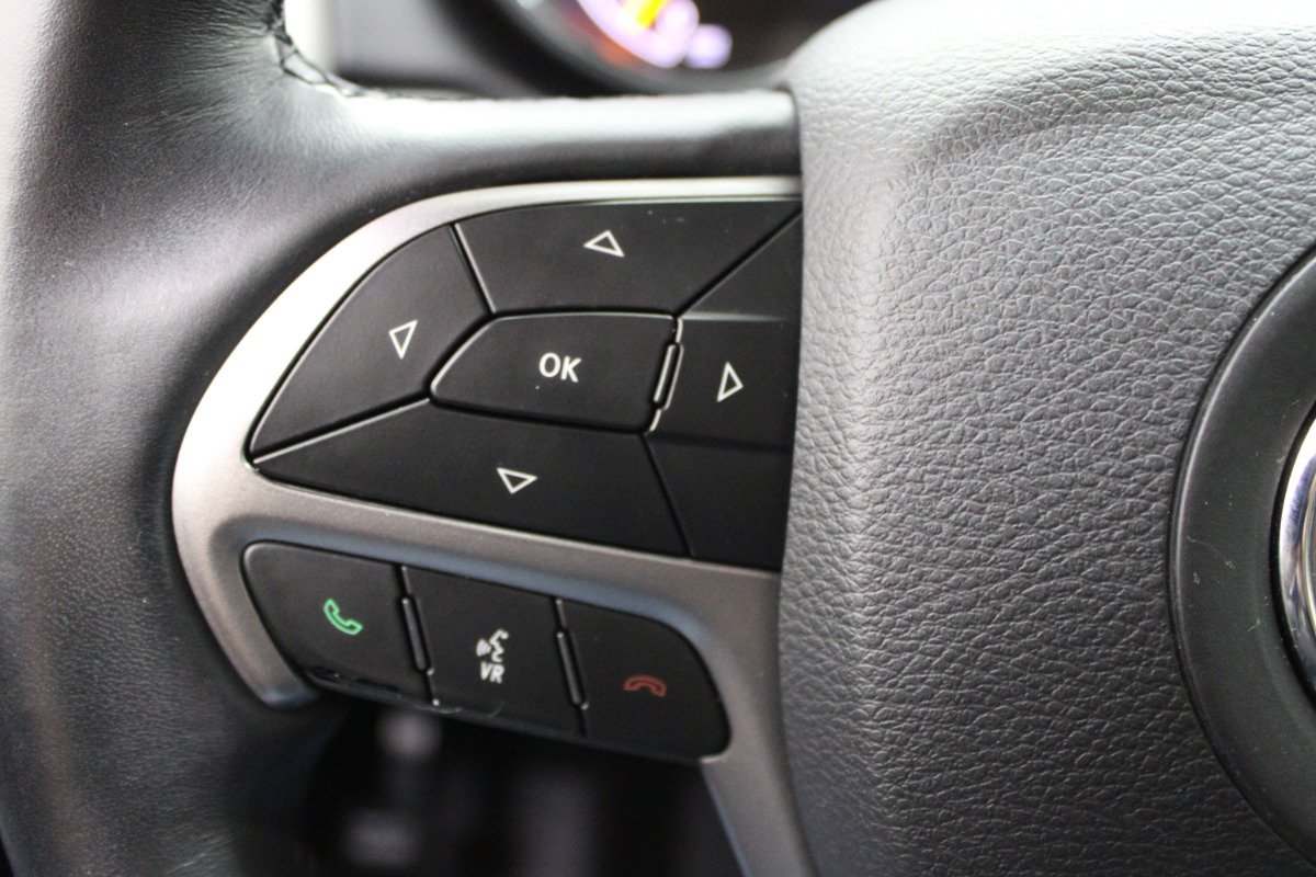 Used 2019 Jeep Grand Cherokee Altitude AWD/4WD image 19