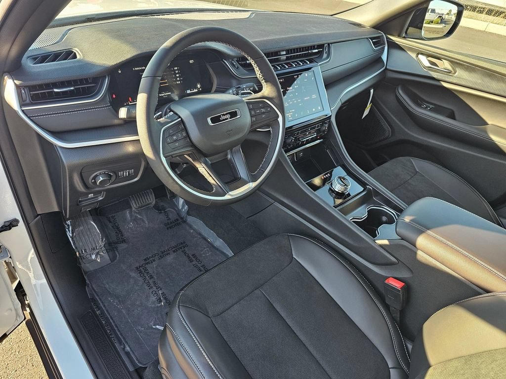 New 2025 Jeep Grand Cherokee Altitude AWD/4WD image 2