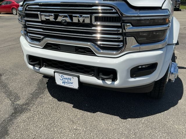 New 2026 RAM 5500 4x4 Crew Cab w/ Laramie Trim Package image 14