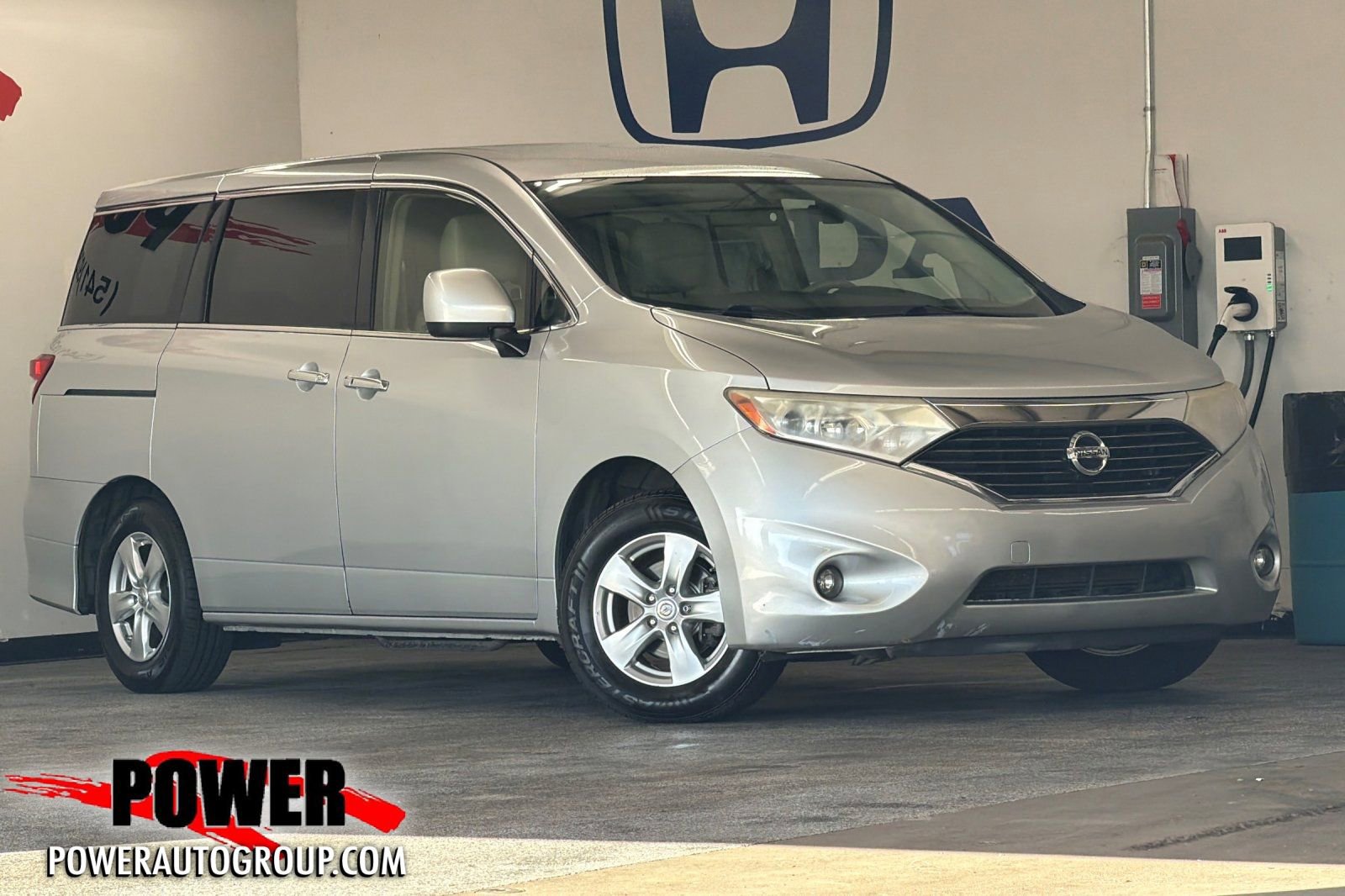 Used 2015 Nissan Quest SV image 1