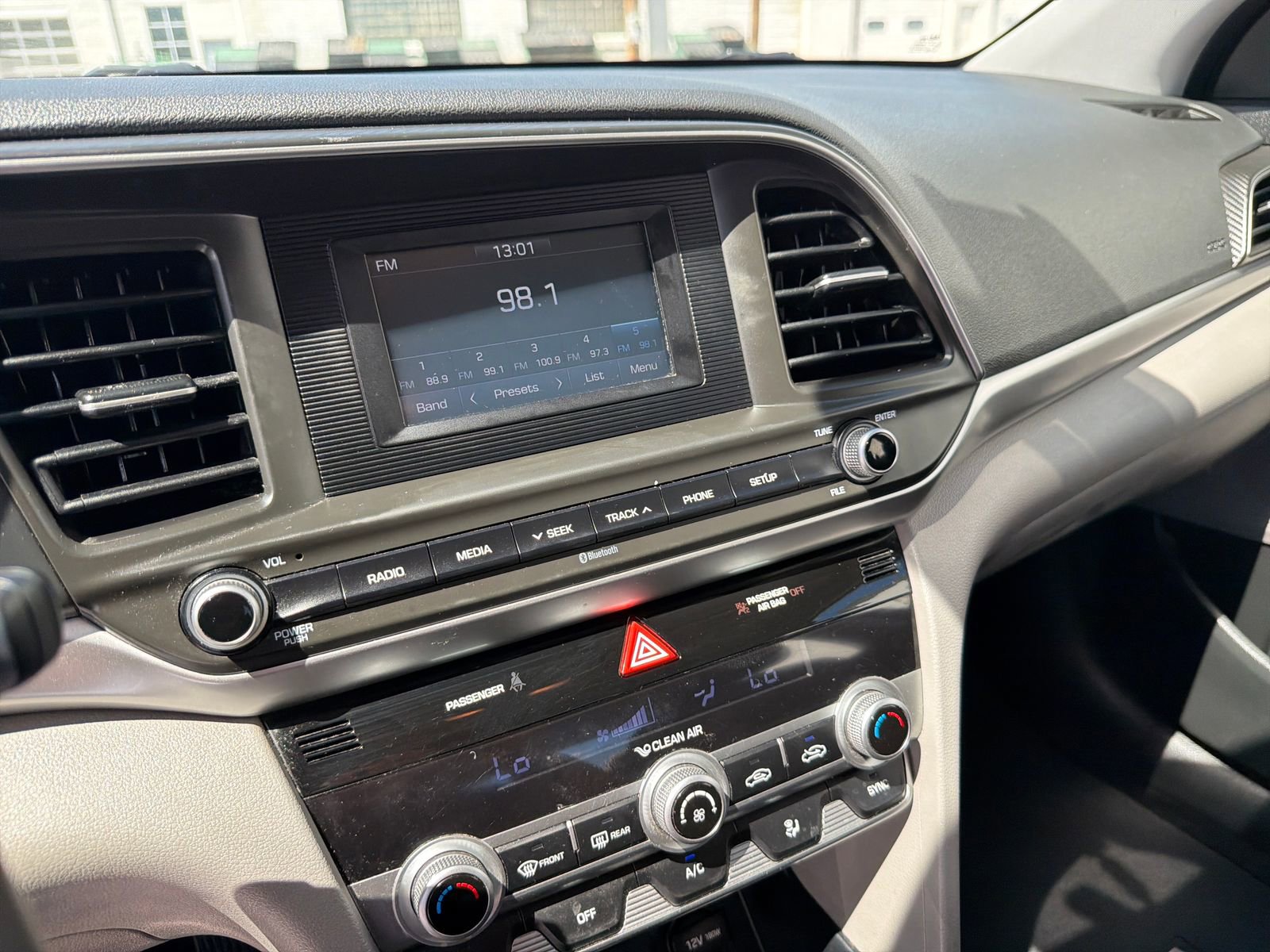 Used 2020 Hyundai Elantra SE image 18