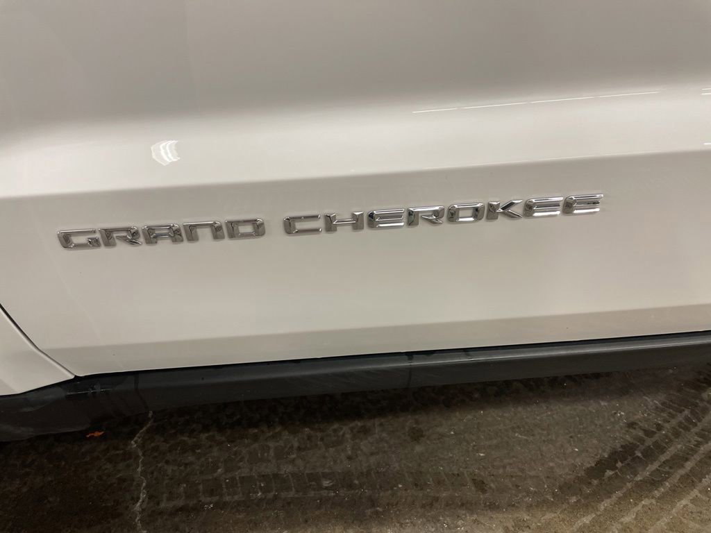 Used 2016 Jeep Grand Cherokee Limited w/ Luxury Group II AWD/4WD image 10