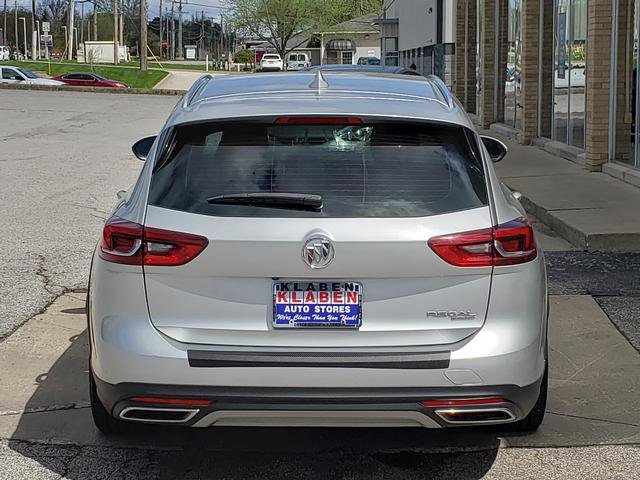 Used 2019 Buick Regal Preferred w/ Sights and Sounds Package image 4