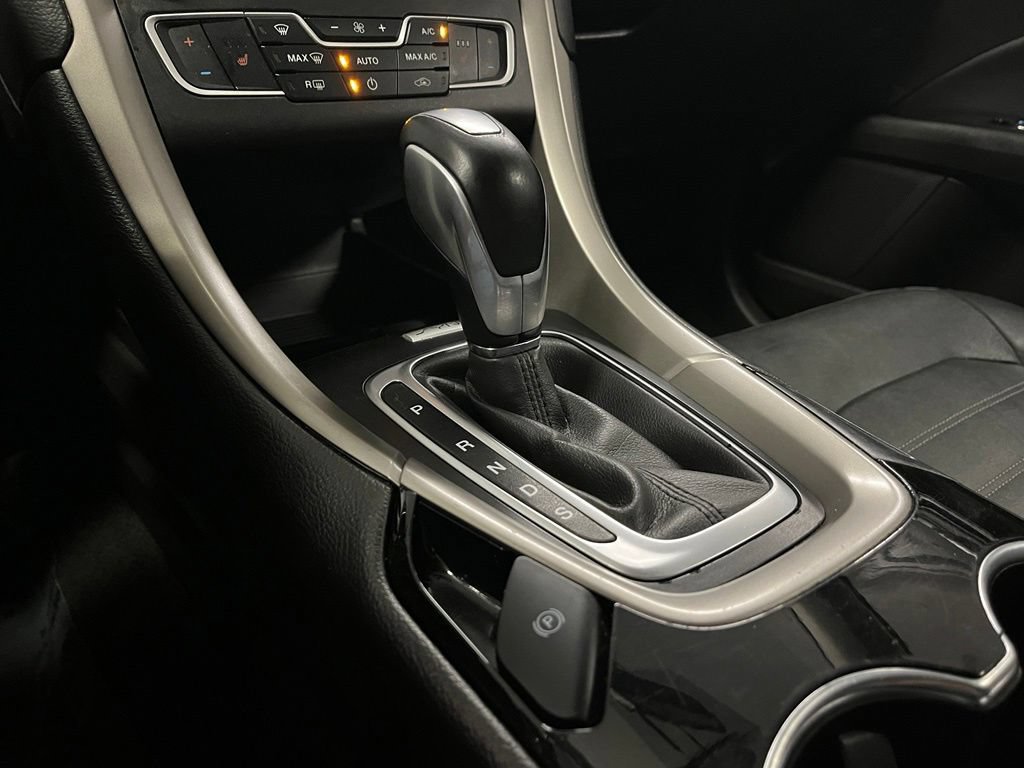 Used 2016 Ford Fusion SE w/ Equipment Group 202A FWD image 9