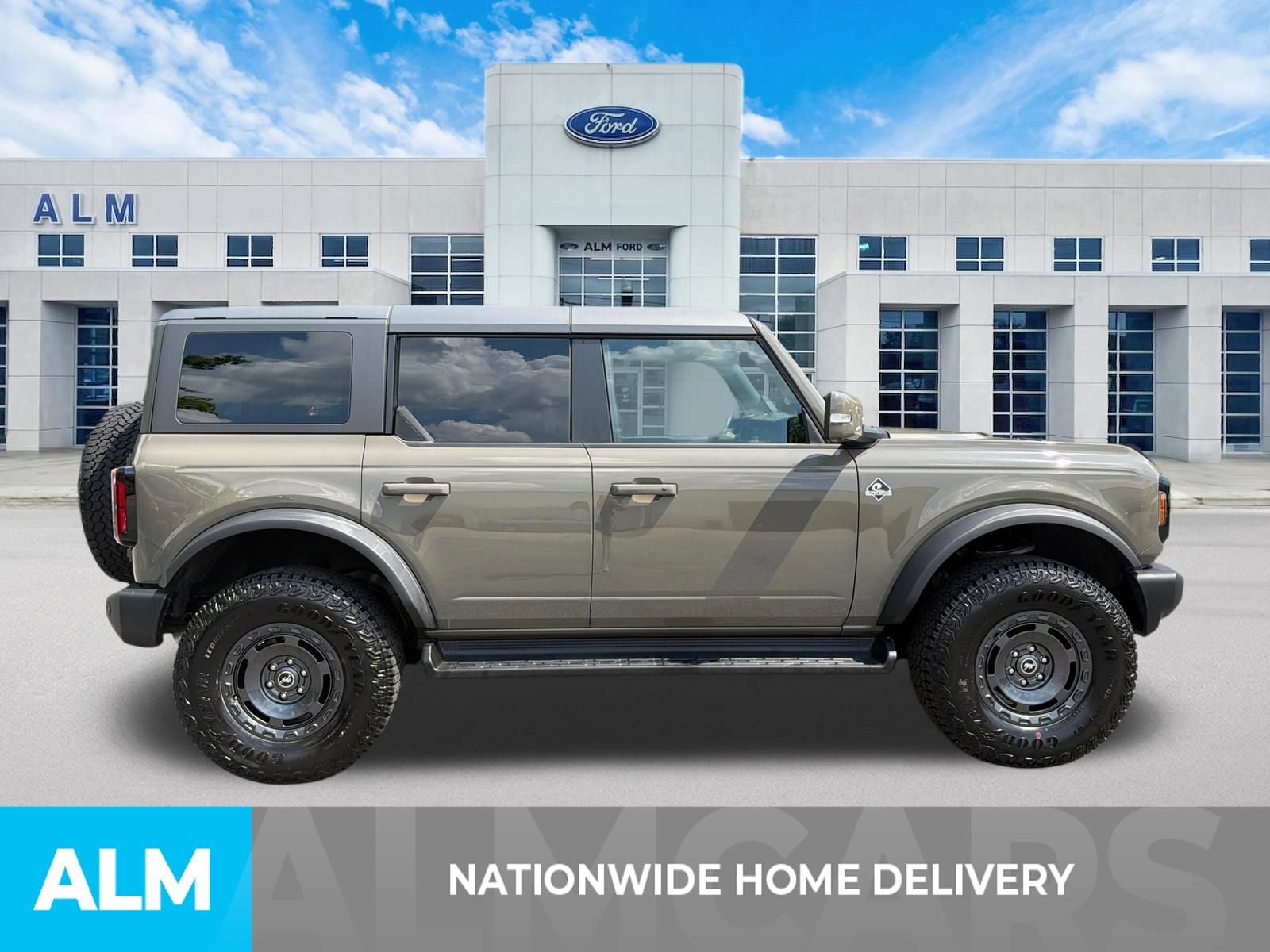 Used 2025 Ford Bronco Outer Banks w/ Sasquatch Package AWD/4WD image 4