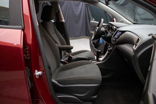 Used 2021 Chevrolet Trax LS AWD/4WD image 17