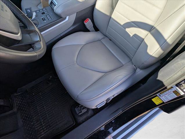Certified 2024 Toyota Highlander XLE image 17
