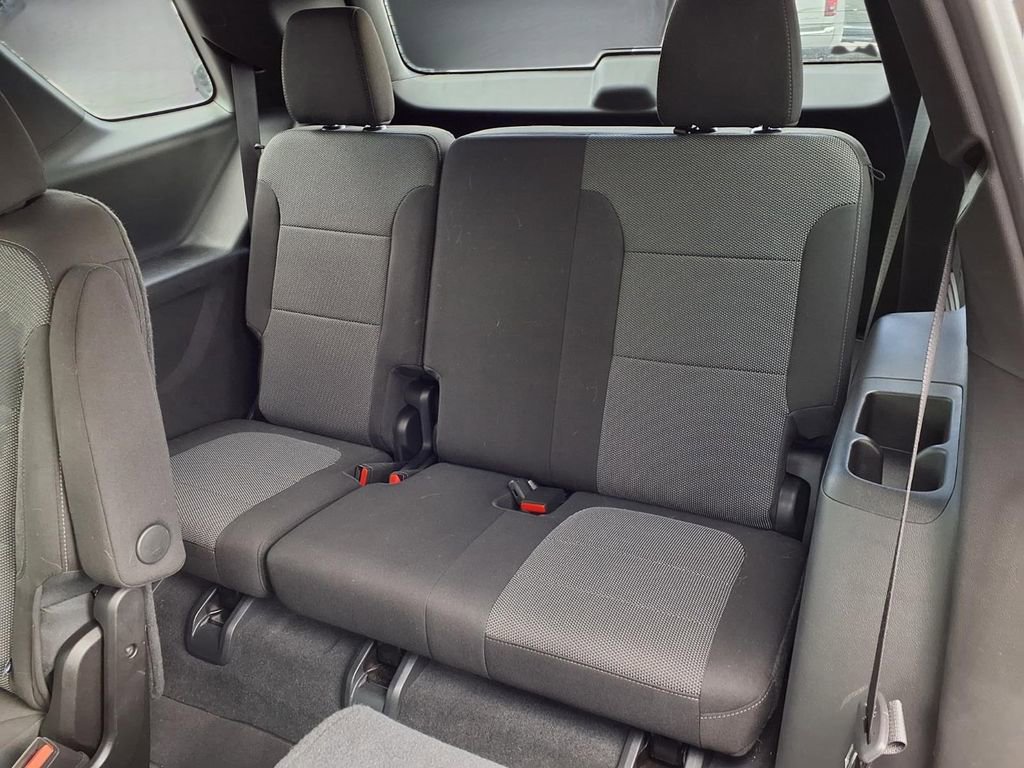 Used 2023 Chevrolet Traverse LT image 25