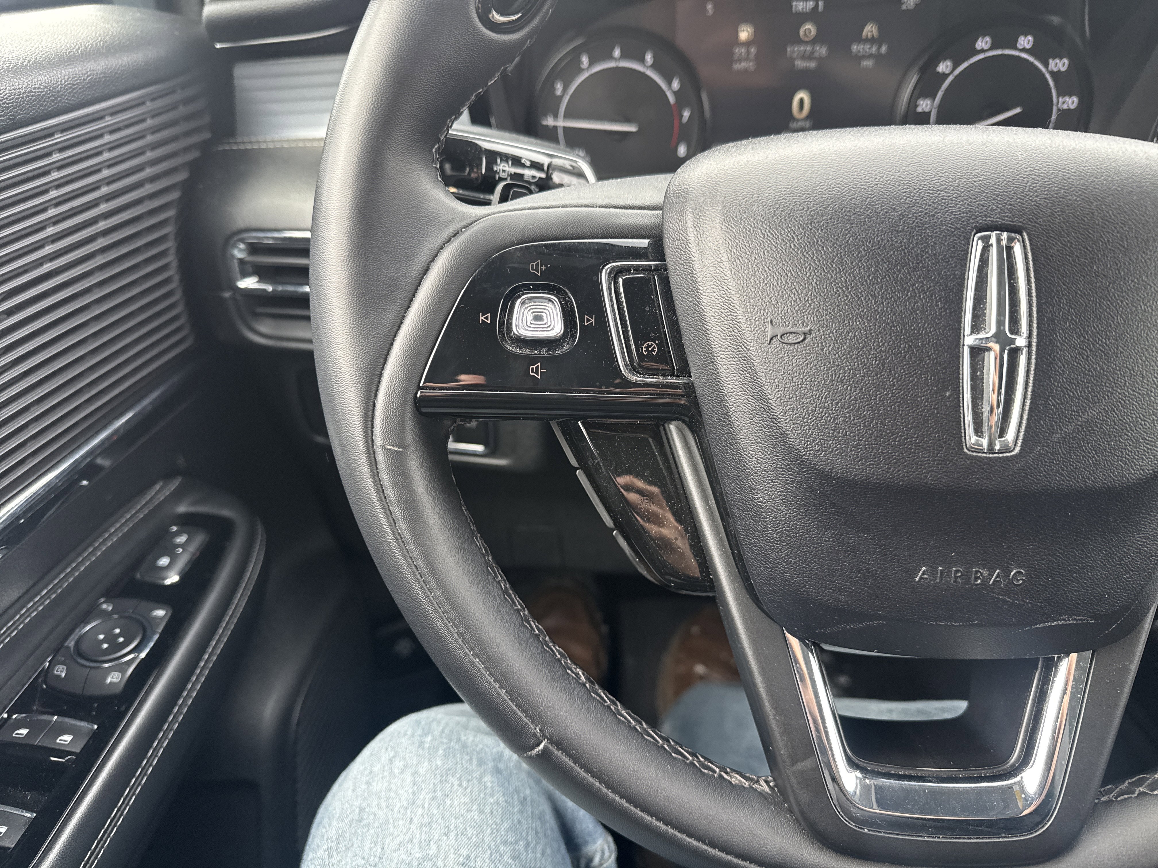 Used 2022 Lincoln Corsair AWD w/ Equipment Group 101A image 18