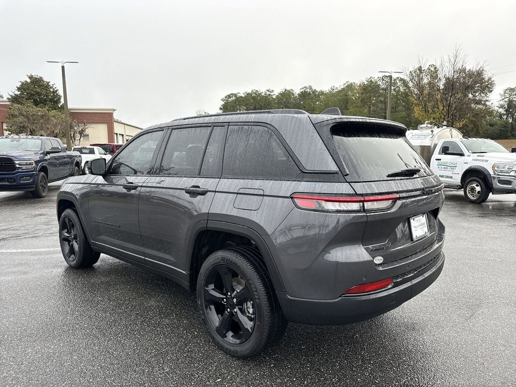 New 2025 Jeep Grand Cherokee Altitude image 5