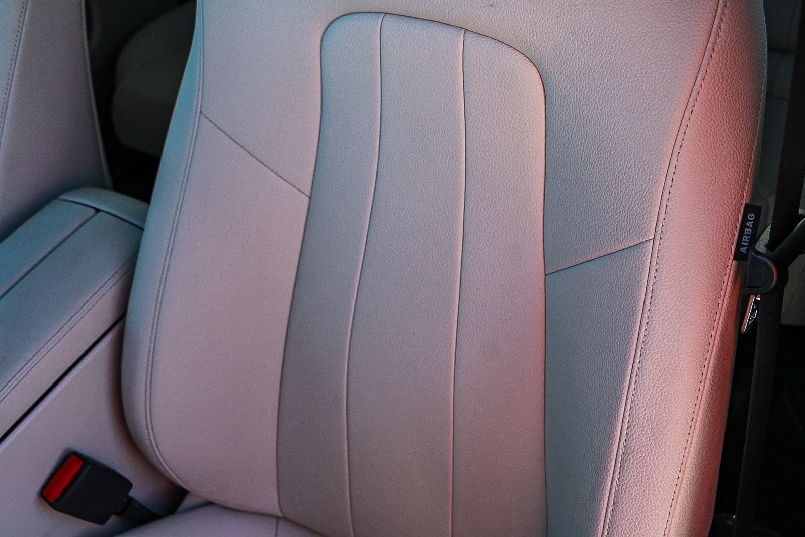 Used 2025 Mercedes-Benz GLB 250 4MATIC image 23