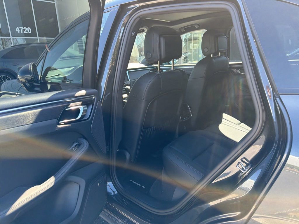 Certified 2022 Porsche Macan GTS image 31