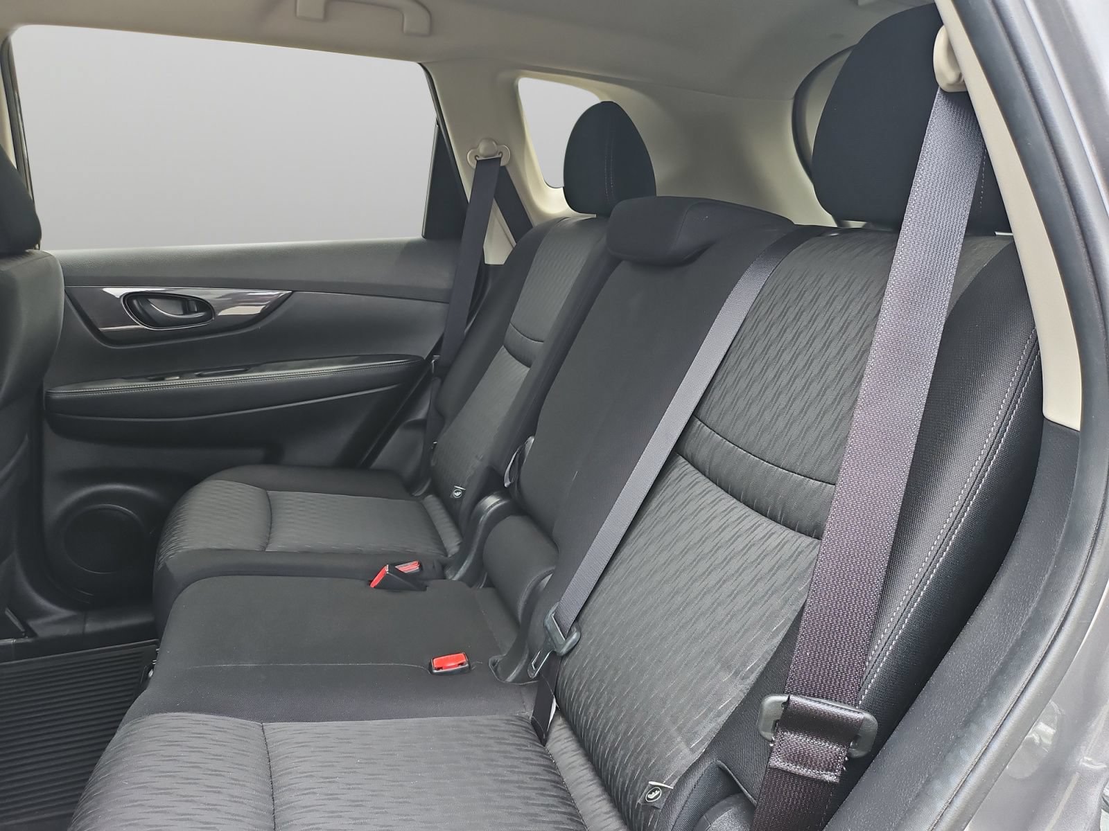 Used 2020 Nissan Rogue S FWD image 41