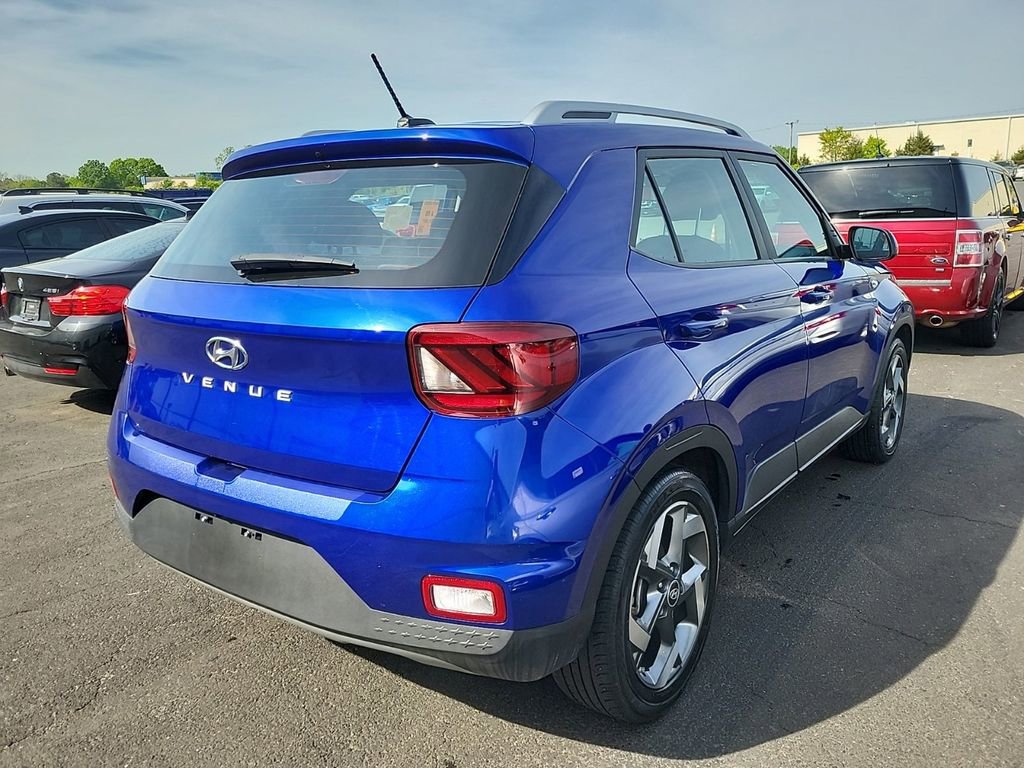 Used 2025 Hyundai Venue Limited FWD image 3