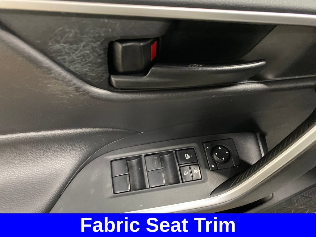 Used 2019 Toyota RAV4 LE AWD/4WD image 10