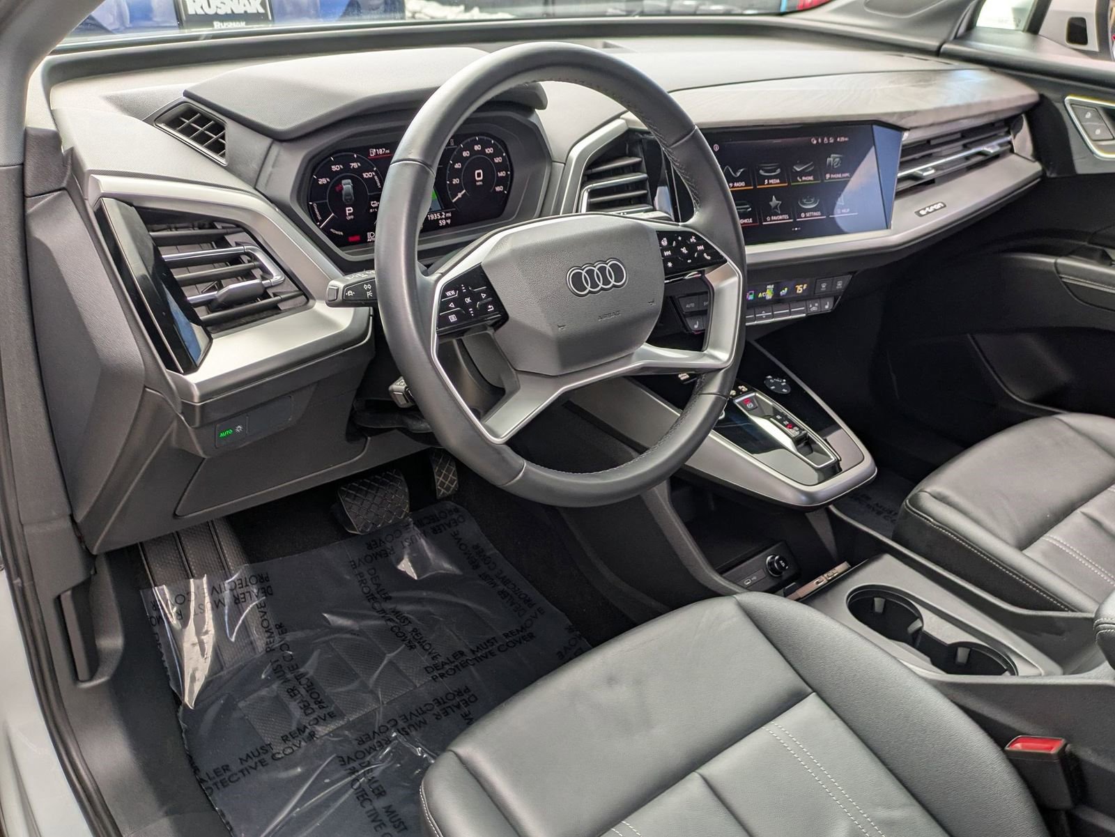 Used 2022 Audi Q4 e-tron Premium Plus w/ Premium Plus image 15