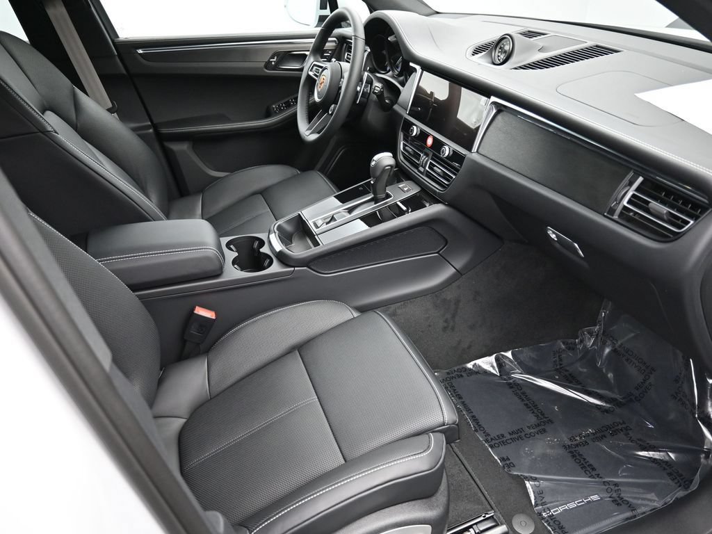 Certified 2025 Porsche Macan GTS AWD/4WD image 11