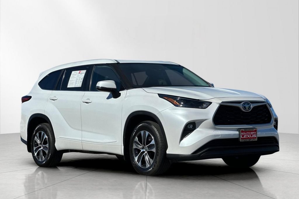 Used 2023 Toyota Highlander XLE w/ Protection Package #3 (TMS) image 8