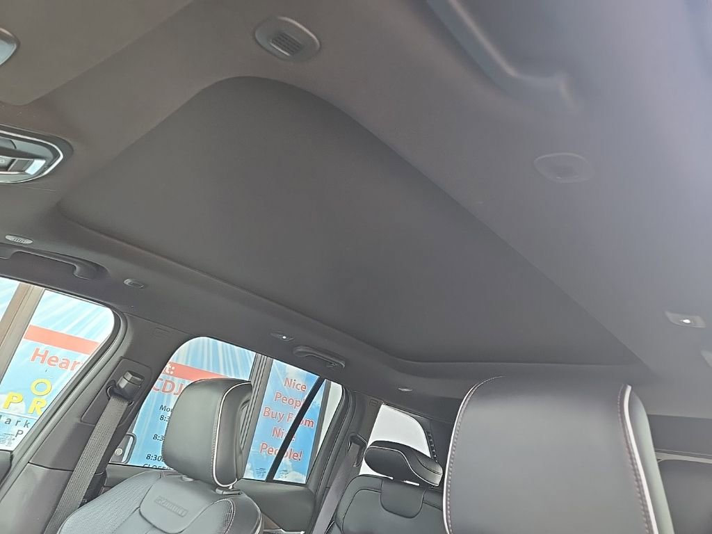 Used 2025 Jeep Grand Cherokee Summit image 36